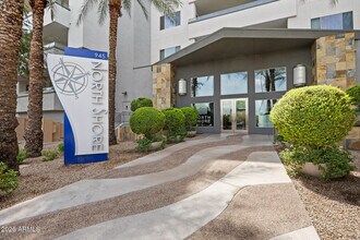 Building Photo - 945 E Playa Del Norte Dr