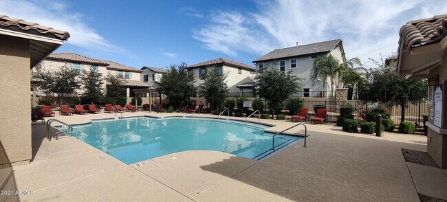 Foto del edificio - 2857 E Detroit St