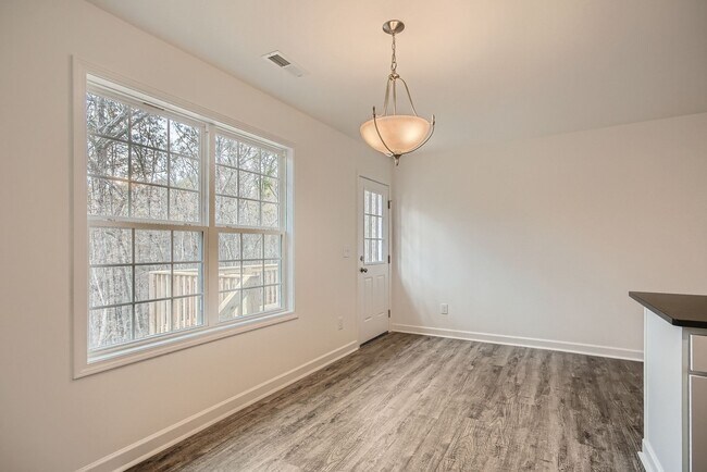 Building Photo - Like new house in nice Concord location!!