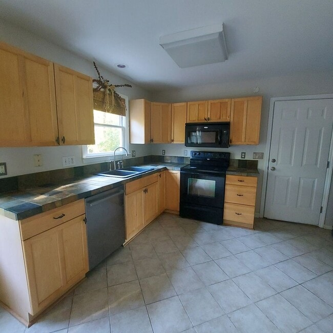 Building Photo - 1230 Briardale Rd