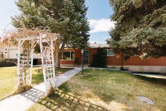 Foto del edificio - 4550 S Creekview Dr