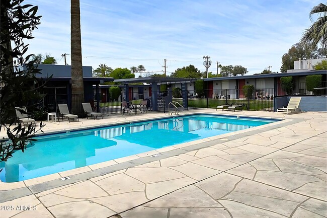 Foto del edificio - 6320 N 16th St