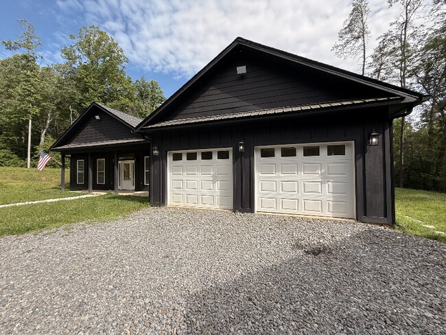 Building Photo - 415 Autumn Ridge Dr