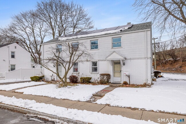 Building Photo - 3 New Hampshire Dr