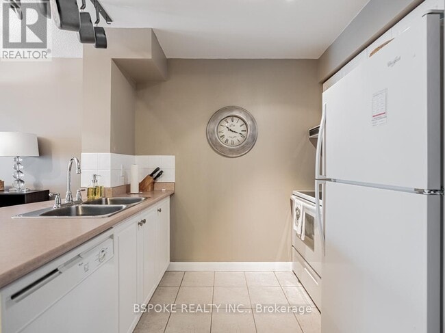 Photo du bâtiment - 323 Richmond St E