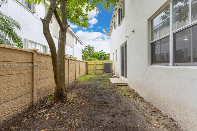 Foto del edificio - 4450 NW 113th Pl