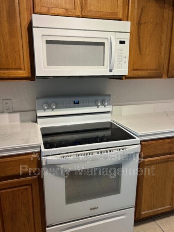 Foto del edificio - 5807 Wolf Rd