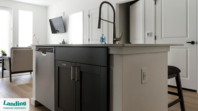 Foto del edificio - 650 N Main St