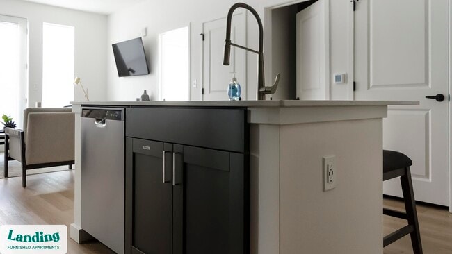 Building Photo - 650 N Main St