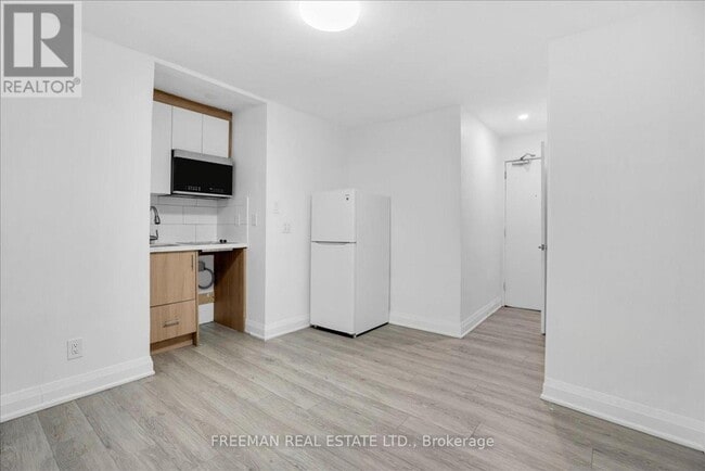 Building Photo - 15 Thorburn Ave