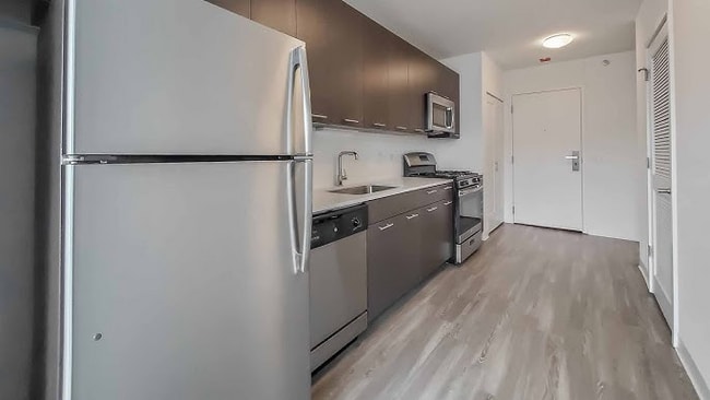 Photo - 156 W Erie St Apartment