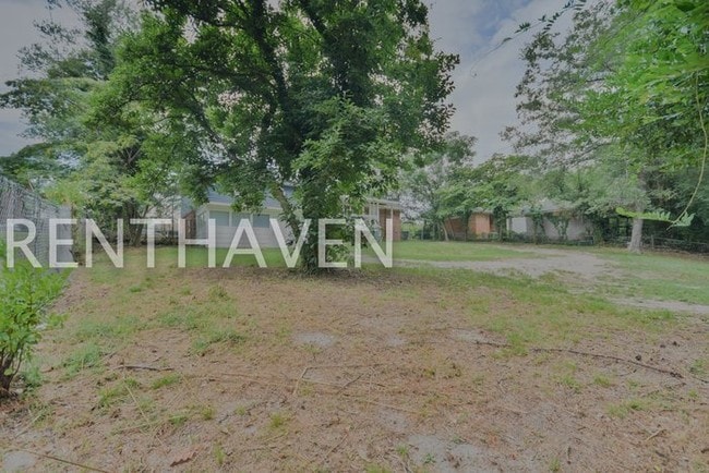 Foto del edificio - Gorgeous Tri-Level Home with Huge Back Yard!