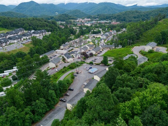 Foto del edificio - 97 Citadel Dr