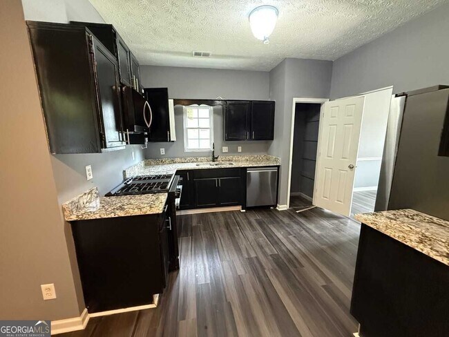 Building Photo - 6463 Pine Bark Ct