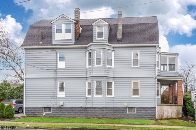 Building Photo - 79 Spruce St