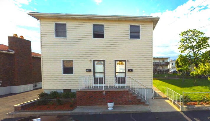 Primary Photo - 39 Bryant St