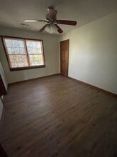 Building Photo - 905 N Main St