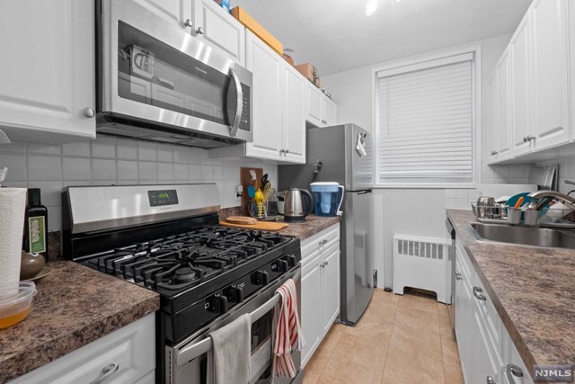 Building Photo - 2160 Center Avenue, Unit 1-P