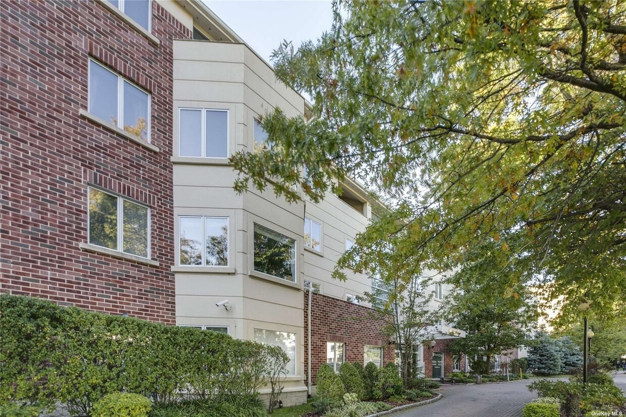 171 Great Neck Rd Unit 2H, Great Neck Plaza, NY 11021 Condo for Rent