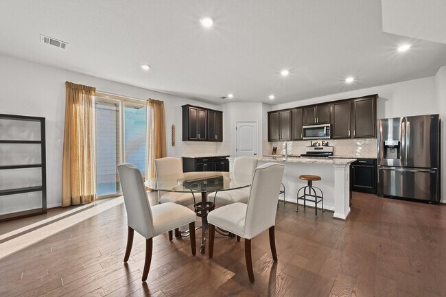 Foto del edificio - 127 Iron Rail Rd