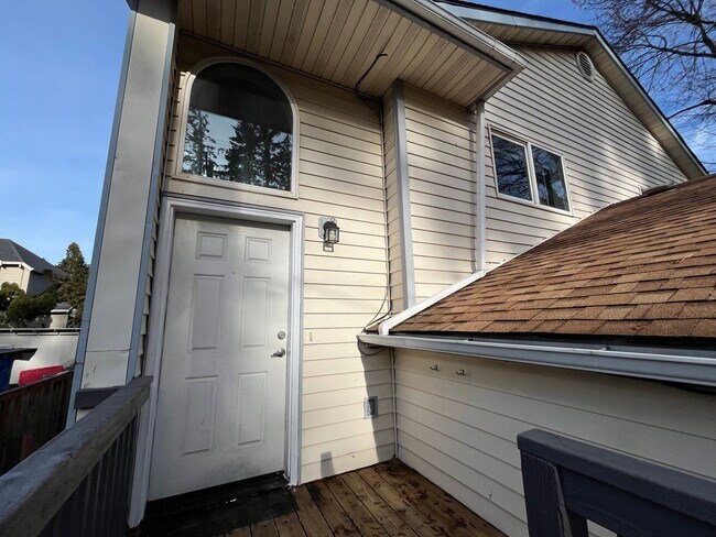 Building Photo - EP1039