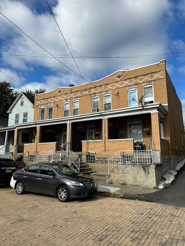 1006 11th St, Mc Kees Rocks, PA 15136 Townhome Rentals in Mc Kees