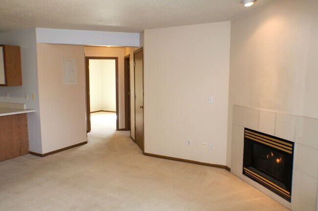 Building Photo - $1,025| 2 Bedroom, 1 Bathroom Condo | Pet ...