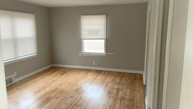 Foto del edificio - 5951 N 64th St