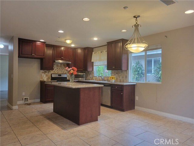 Foto principal - 539 S Michillinda Ave