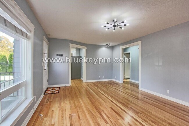 Foto del edificio - 3 Bed, 2 Bath Home Near Mill City Park in Portland
