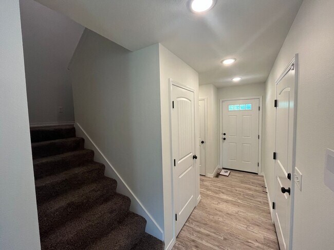 Building Photo - Brand New Home for Rent in Spingfield!