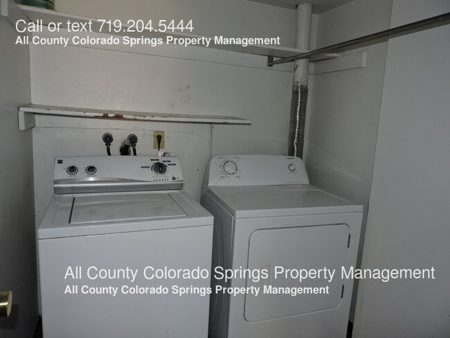 Building Photo - 4515 Debonair Cir