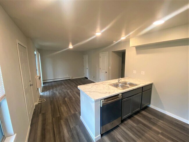 Bright and modern living and dining area - 929 Iowa Ave