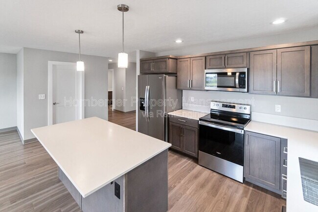 Foto del edificio - 1305 N Coach Dr