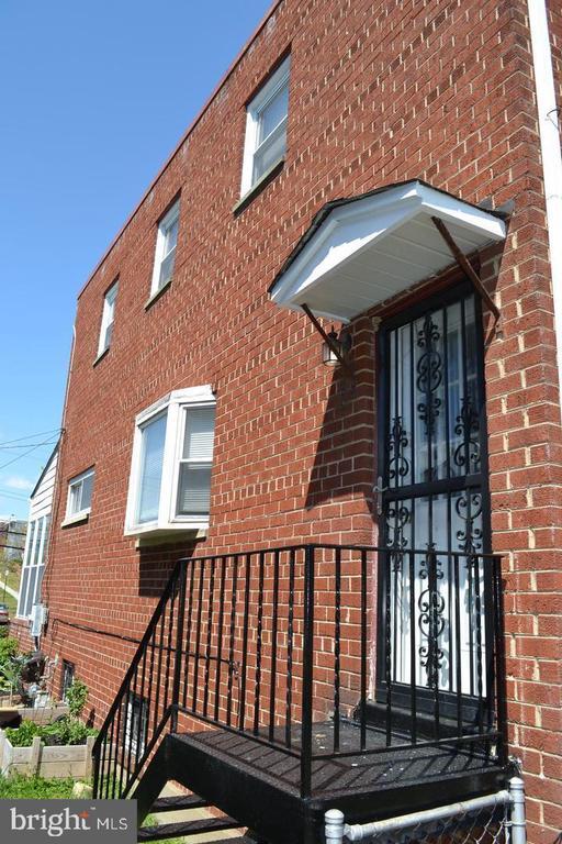 Building Photo - 425 Kennedy St NE