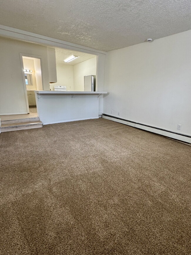 Building Photo - Location, Location, Location! Convenient t...