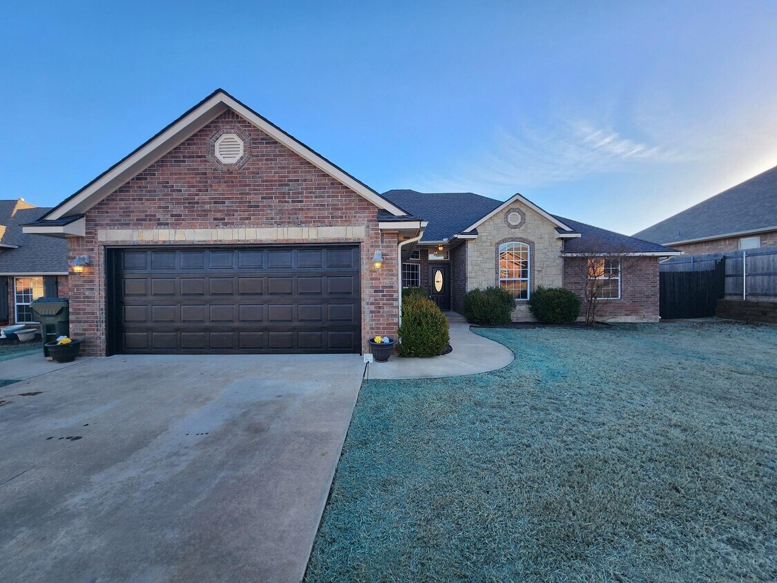 Primary Photo - 10818 Blue Sky Dr