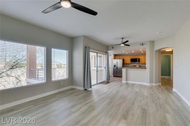 Foto del edificio - Beautiful Summerlin Condo with Mountain Views, Fireplace & Resort-Style Amenities!