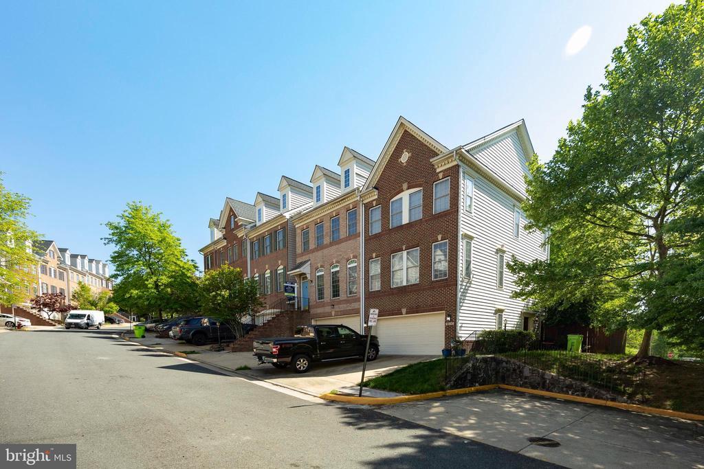 9608 Masey McQuire Ct, Lorton, VA 22079 Townhome Rentals in Lorton VA