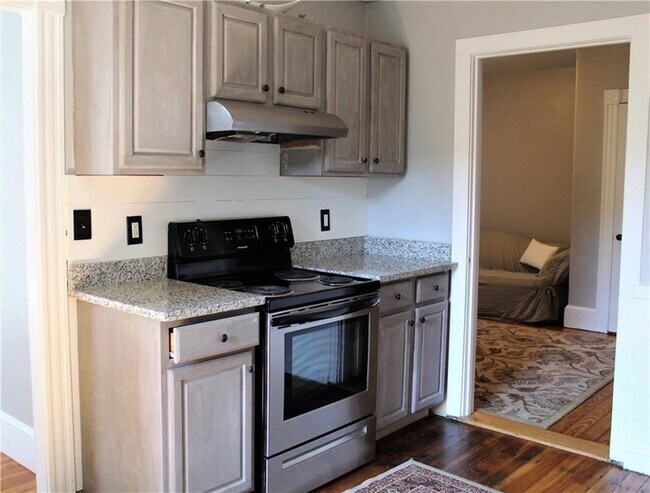 Foto del edificio - 25 W Narragansett Ave