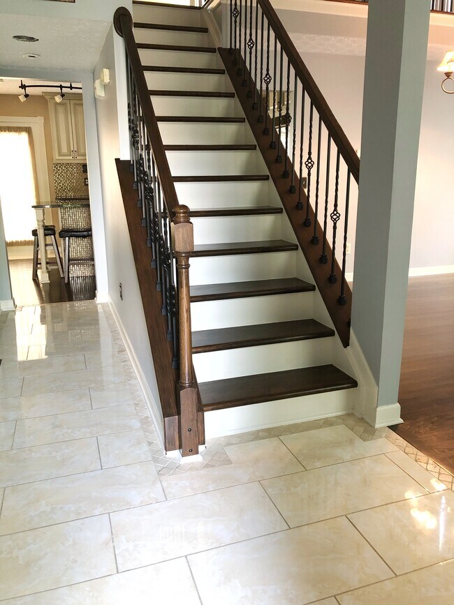 Tiled Entry - 1085 Beaujolais Plz