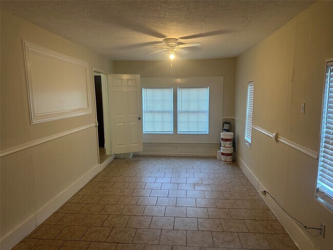 Foto del edificio - 9301 Chesterfield Dr