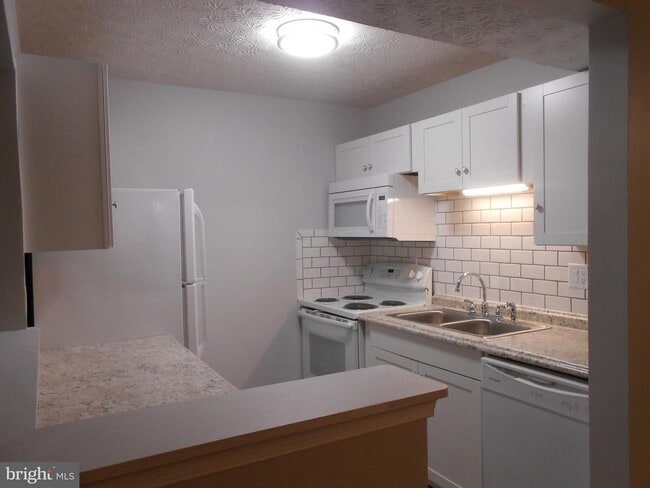 Building Photo - 44706 Beechwood Ct