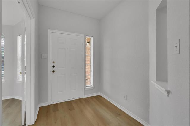 Foto del edificio - 712 Riverhead Dr