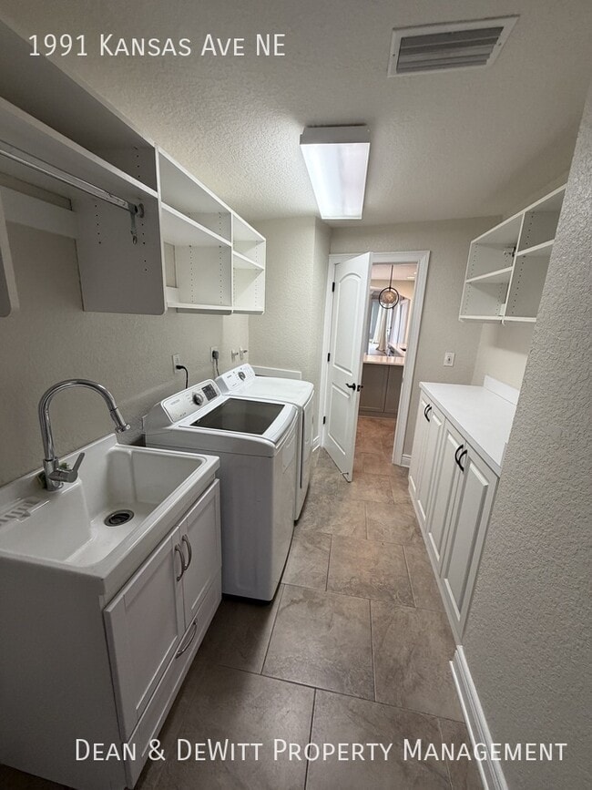 Foto del edificio - 4 Bed/3 Bath