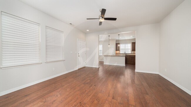 Building Photo - Beautiful Townhome in Gold Hill Mesa