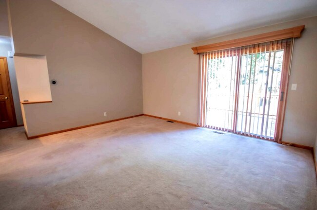 Foto del edificio - 6407 Carpenter Ave