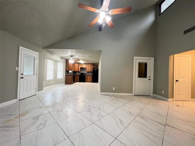 Foto del edificio - 12865 Birch Ln