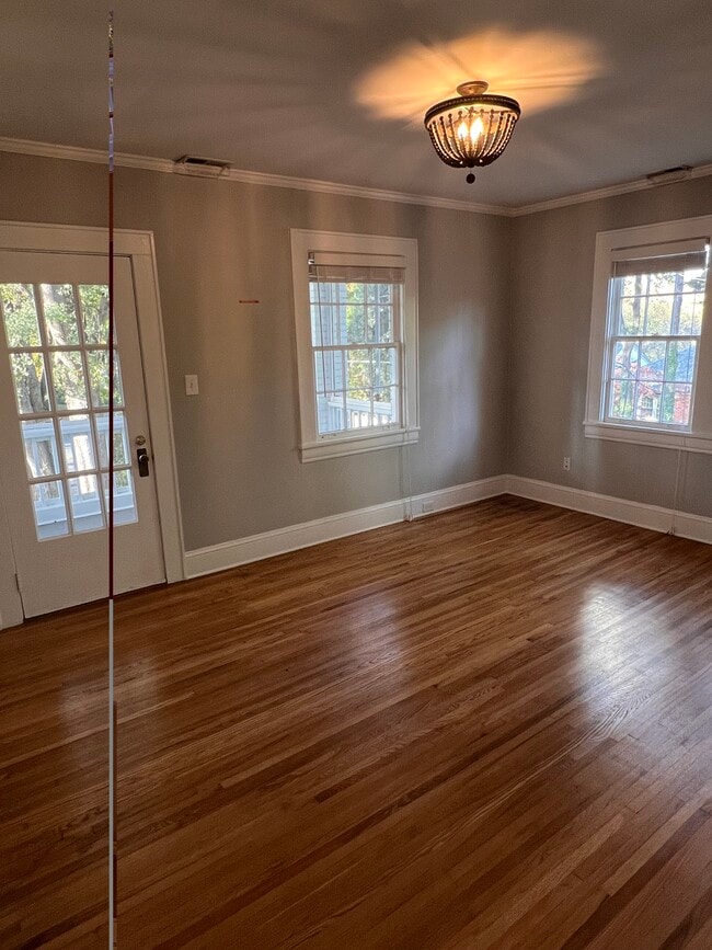 Building Photo - 124 N Laurel Ave
