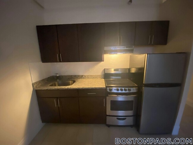 Building Photo - 62 Boylston St